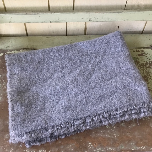 Fuzzy warm grey shawl/scarf/blanket/wrap w fringe - Picture 4 of 5